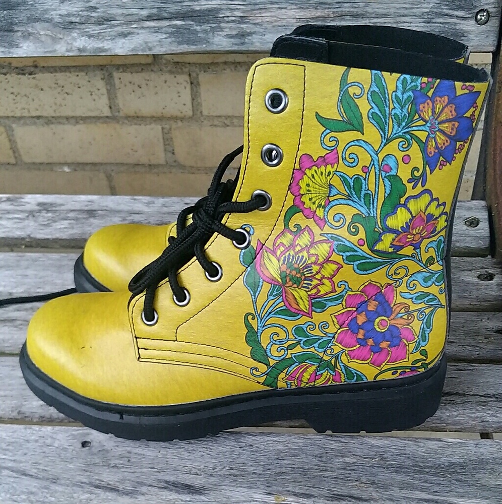 YES WE VIBE YELLOW FLOWER BOOTS